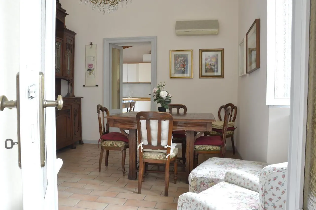 Pavia Downtown Apartment 0*,